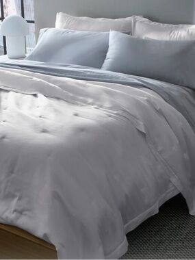 NWT Cozy Earth Soft-Wash Cotton Quilt in White King